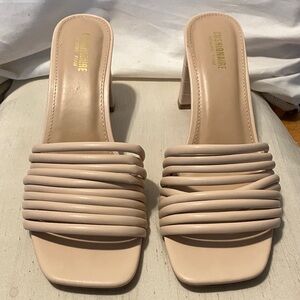 Cushionaire  lite tan woven straps slip ons , sz9 in very good condition.  3”